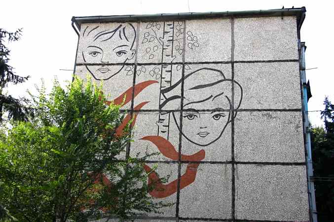 Soviet%20blocks%20balti%20mosaic%20pioneers%202